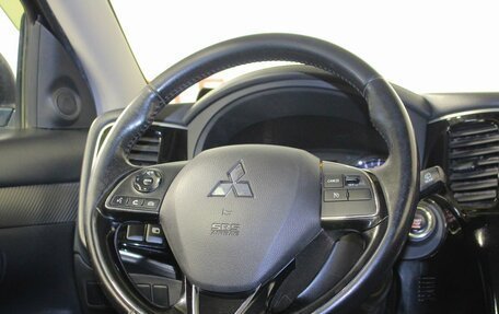 Mitsubishi Outlander III рестайлинг 3, 2018 год, 1 396 000 рублей, 15 фотография