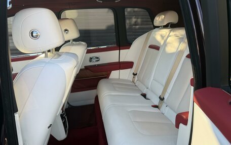 Rolls-Royce Cullinan, 2019 год, 35 000 000 рублей, 9 фотография