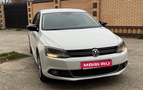 Volkswagen Jetta VI, 2012 год, 1 050 000 рублей, 2 фотография