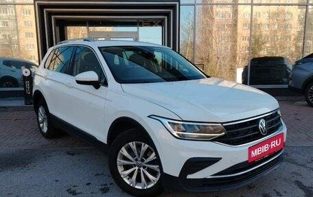 Volkswagen Tiguan II, 2021 год, 2 255 000 рублей, 3 фотография