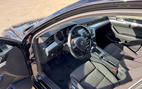 Volkswagen Passat B8 рестайлинг, 2015 год, 1 650 000 рублей, 14 фотография