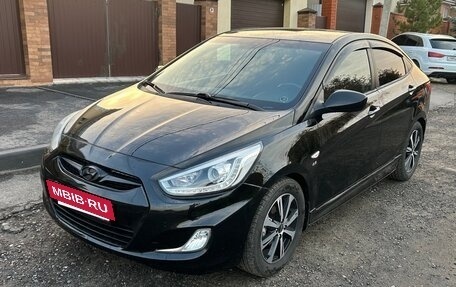 Hyundai Solaris II рестайлинг, 2011 год, 1 050 000 рублей, 2 фотография