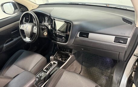 Mitsubishi Outlander III рестайлинг 3, 2017 год, 1 799 800 рублей, 3 фотография