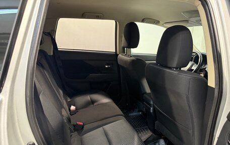 Mitsubishi Outlander III рестайлинг 3, 2017 год, 1 799 800 рублей, 4 фотография