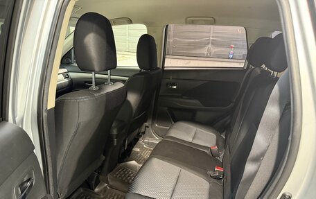Mitsubishi Outlander III рестайлинг 3, 2017 год, 1 799 800 рублей, 6 фотография