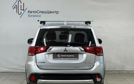 Mitsubishi Outlander III рестайлинг 3, 2017 год, 1 799 800 рублей, 13 фотография