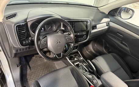 Mitsubishi Outlander III рестайлинг 3, 2017 год, 1 799 800 рублей, 8 фотография