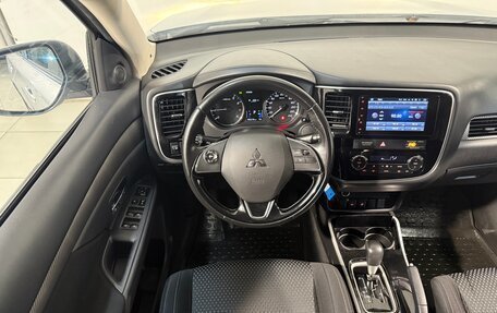 Mitsubishi Outlander III рестайлинг 3, 2017 год, 1 799 800 рублей, 10 фотография