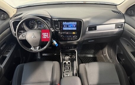 Mitsubishi Outlander III рестайлинг 3, 2017 год, 1 799 800 рублей, 9 фотография