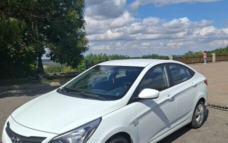 Hyundai Solaris II рестайлинг, 2016 год, 1 090 000 рублей, 2 фотография