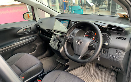 Toyota Wish II, 2013 год, 1 299 000 рублей, 7 фотография