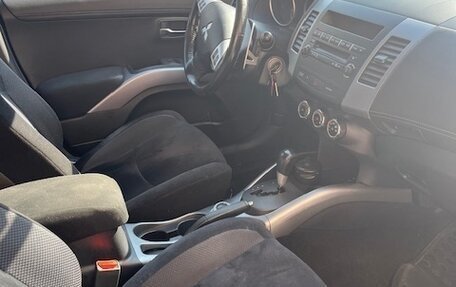 Mitsubishi Outlander III рестайлинг 3, 2011 год, 1 050 000 рублей, 4 фотография