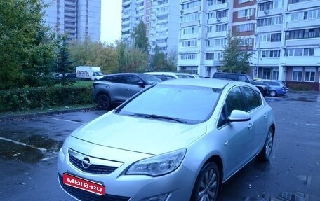 Opel Astra J, 2011 год, 700 000 рублей, 1 фотография