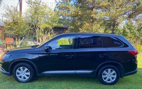Mitsubishi Outlander III рестайлинг 3, 2017 год, 2 450 000 рублей, 1 фотография