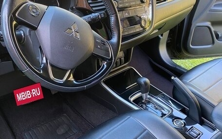 Mitsubishi Outlander III рестайлинг 3, 2017 год, 2 450 000 рублей, 12 фотография
