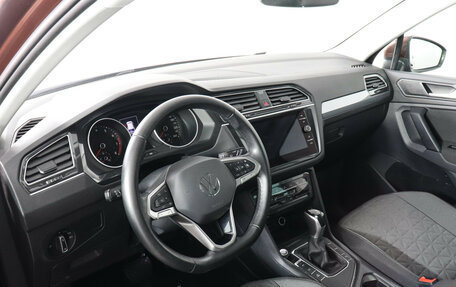 Volkswagen Tiguan II, 2021 год, 2 990 000 рублей, 9 фотография