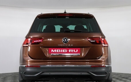 Volkswagen Tiguan II, 2021 год, 2 990 000 рублей, 6 фотография
