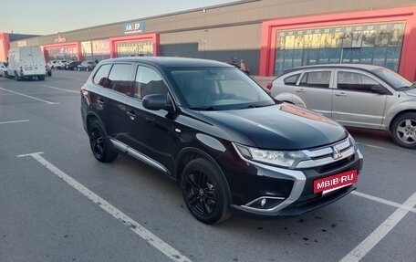Mitsubishi Outlander III рестайлинг 3, 2017 год, 1 750 000 рублей, 4 фотография