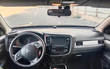 Mitsubishi Outlander III рестайлинг 3, 2017 год, 1 750 000 рублей, 7 фотография