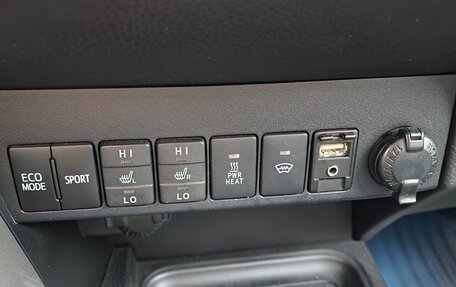 Toyota RAV4, 2018 год, 2 200 000 рублей, 6 фотография