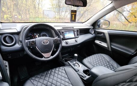 Toyota RAV4, 2018 год, 2 200 000 рублей, 5 фотография