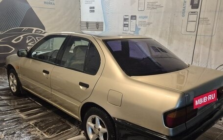 Nissan Primera II рестайлинг, 1991 год, 120 000 рублей, 7 фотография