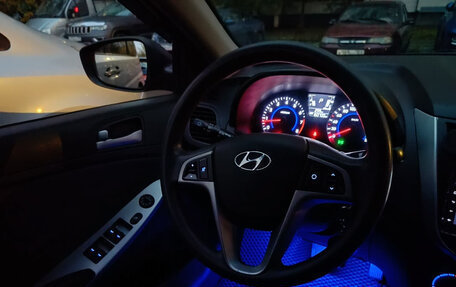 Hyundai Solaris II рестайлинг, 2014 год, 800 000 рублей, 28 фотография