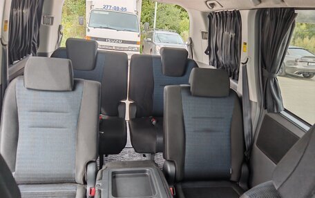 Toyota Voxy II, 2007 год, 1 100 000 рублей, 2 фотография