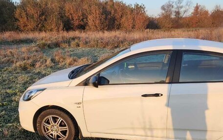 Hyundai Solaris II рестайлинг, 2013 год, 1 450 000 рублей, 3 фотография