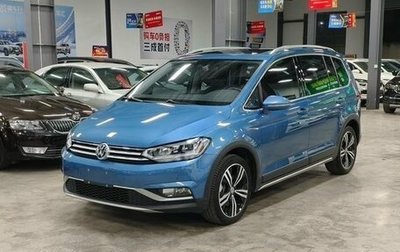 Volkswagen Touran III, 2018 год, 1 832 000 рублей, 1 фотография