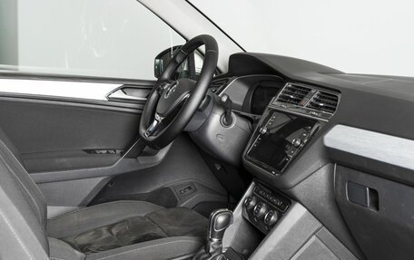 Volkswagen Tiguan II, 2018 год, 1 919 745 рублей, 4 фотография