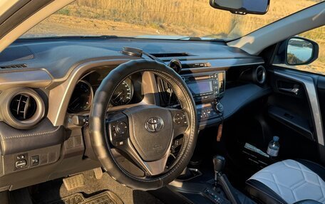 Toyota RAV4, 2018 год, 2 400 000 рублей, 9 фотография
