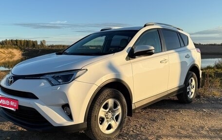 Toyota RAV4, 2018 год, 2 400 000 рублей, 2 фотография