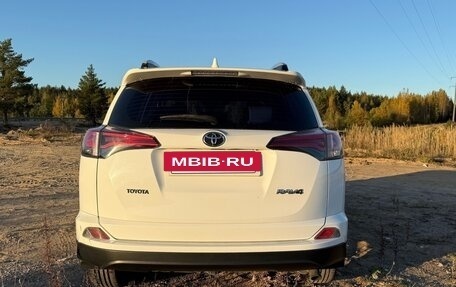 Toyota RAV4, 2018 год, 2 400 000 рублей, 8 фотография