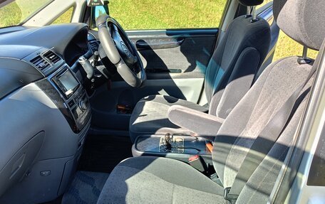 Toyota Ipsum II, 2001 год, 900 000 рублей, 14 фотография