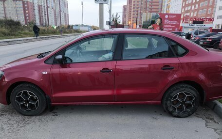 Volkswagen Polo VI (EU Market), 2011 год, 680 000 рублей, 2 фотография