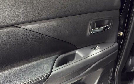 Mitsubishi Outlander III рестайлинг 3, 2018 год, 2 299 000 рублей, 5 фотография