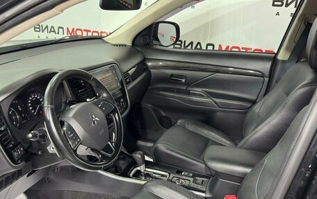 Mitsubishi Outlander III рестайлинг 3, 2018 год, 2 299 000 рублей, 9 фотография