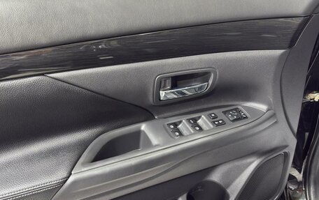 Mitsubishi Outlander III рестайлинг 3, 2018 год, 2 299 000 рублей, 15 фотография