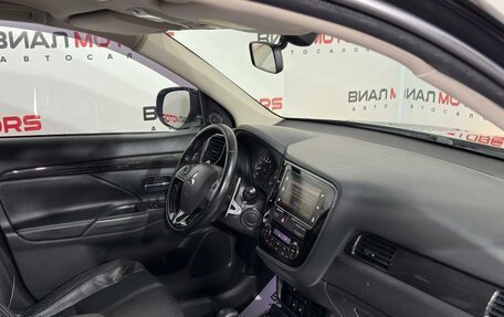 Mitsubishi Outlander III рестайлинг 3, 2018 год, 2 299 000 рублей, 13 фотография