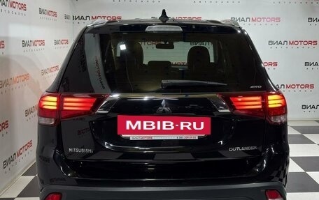 Mitsubishi Outlander III рестайлинг 3, 2018 год, 2 299 000 рублей, 3 фотография