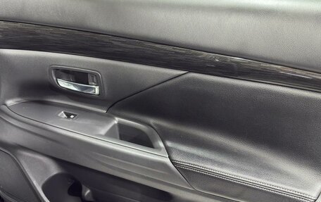 Mitsubishi Outlander III рестайлинг 3, 2018 год, 2 299 000 рублей, 16 фотография