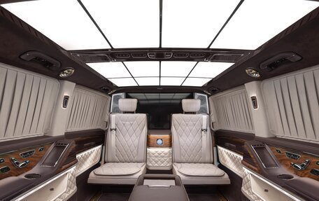 Mercedes-Benz V-Класс, 2024 год, 45 700 000 рублей, 3 фотография