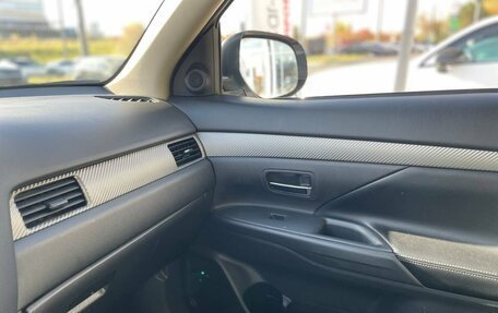 Mitsubishi Outlander III рестайлинг 3, 2013 год, 1 190 000 рублей, 13 фотография