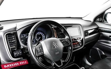 Mitsubishi Outlander III рестайлинг 3, 2018 год, 1 949 000 рублей, 12 фотография