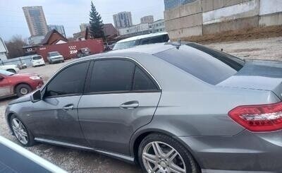 Mercedes-Benz E-Класс, 2011 год, 995 688 рублей, 3 фотография