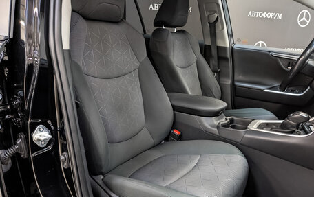 Toyota RAV4, 2019 год, 2 900 000 рублей, 23 фотография