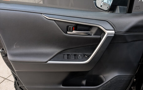 Toyota RAV4, 2019 год, 2 900 000 рублей, 19 фотография