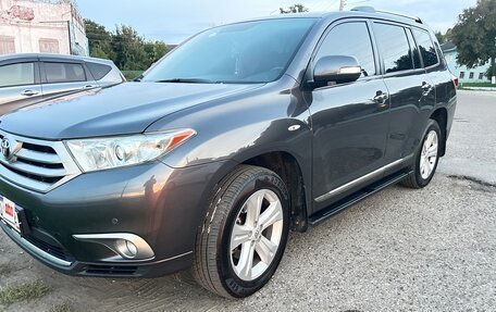 Toyota Highlander III, 2011 год, 2 100 000 рублей, 1 фотография