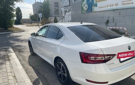 Skoda Superb III рестайлинг, 2019 год, 2 300 000 рублей, 3 фотография